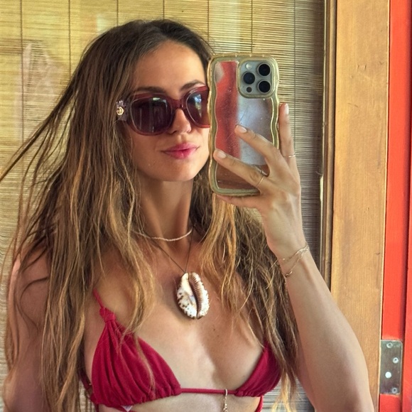 Meet your Posher, Gabrielle - Picture 1 of 1